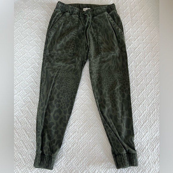 Bella Dahl Joggers - Picture 2 of 5